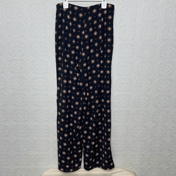 GB Gianni Bini | High Waist Black Plazzo Pants w/Gold Pattern & White Pi… - Picture 5 of 12